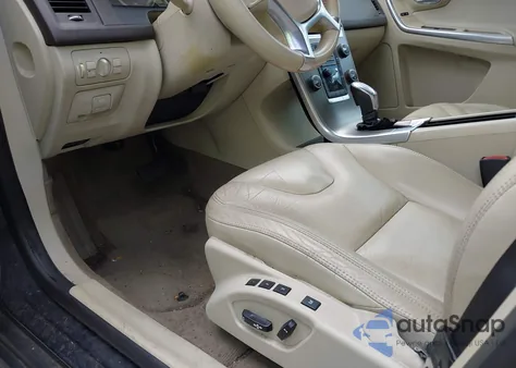 2013 Volvo Xc60 3.2 Premier z USA, uszkodzony, nr VIN YV4952DL3D2444988